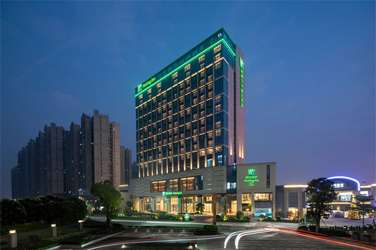 深铁皇冠假日酒店_力动体育星级酒店健身房