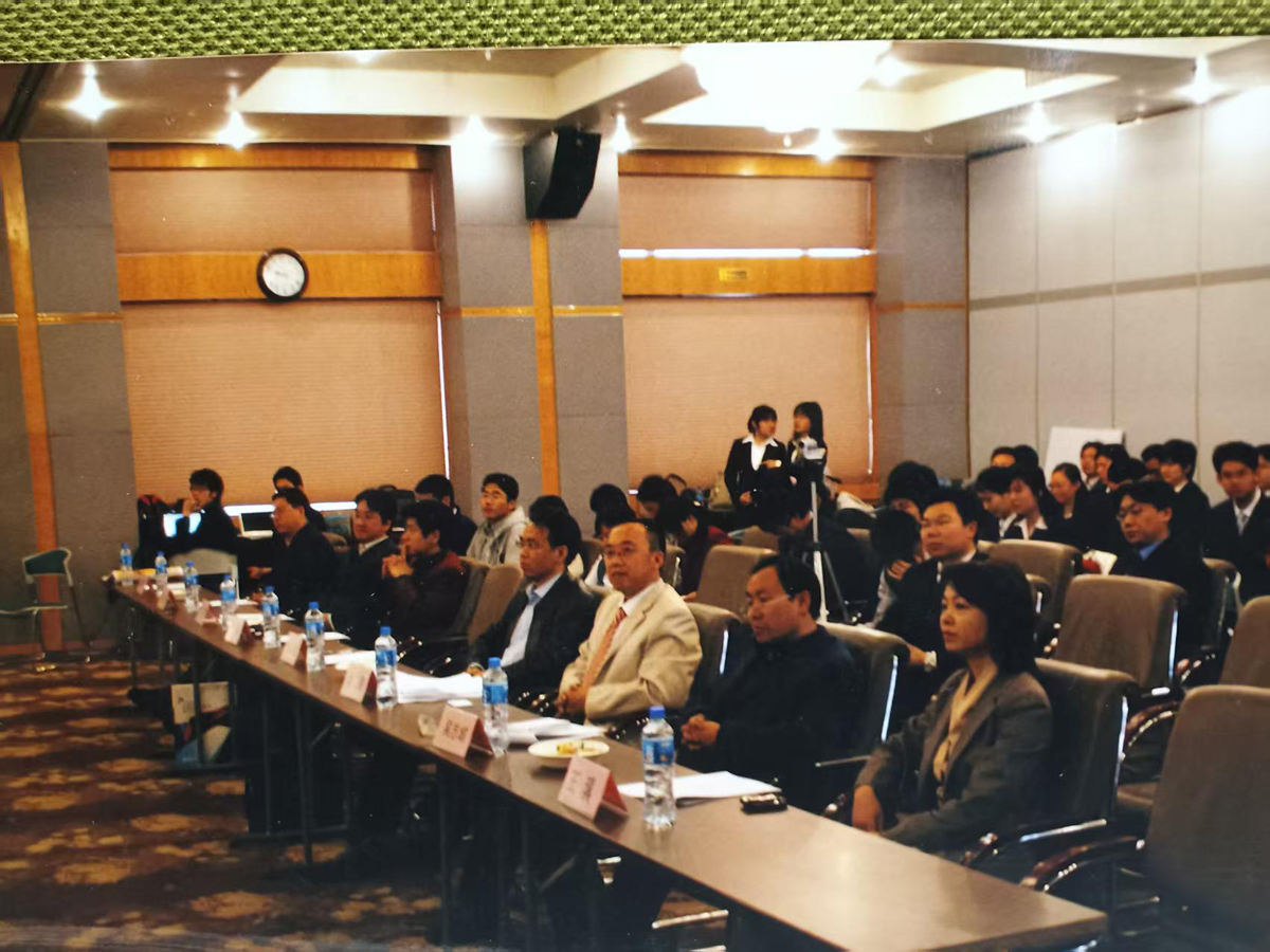 2009年吴志城在清华大学经济管理学院参加学院商务谈判评审会担仼主任评委
