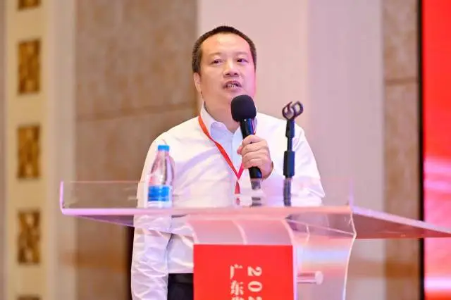 曾令榮 圖片