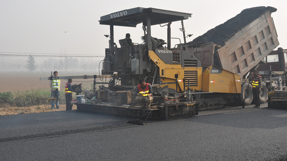 黑色沥青路面铺设