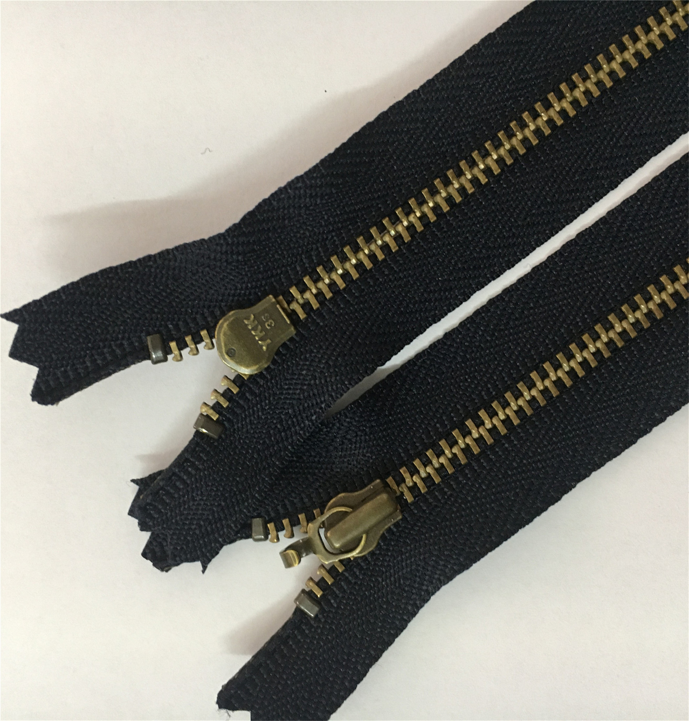 3号灰沥牙闭口拉链