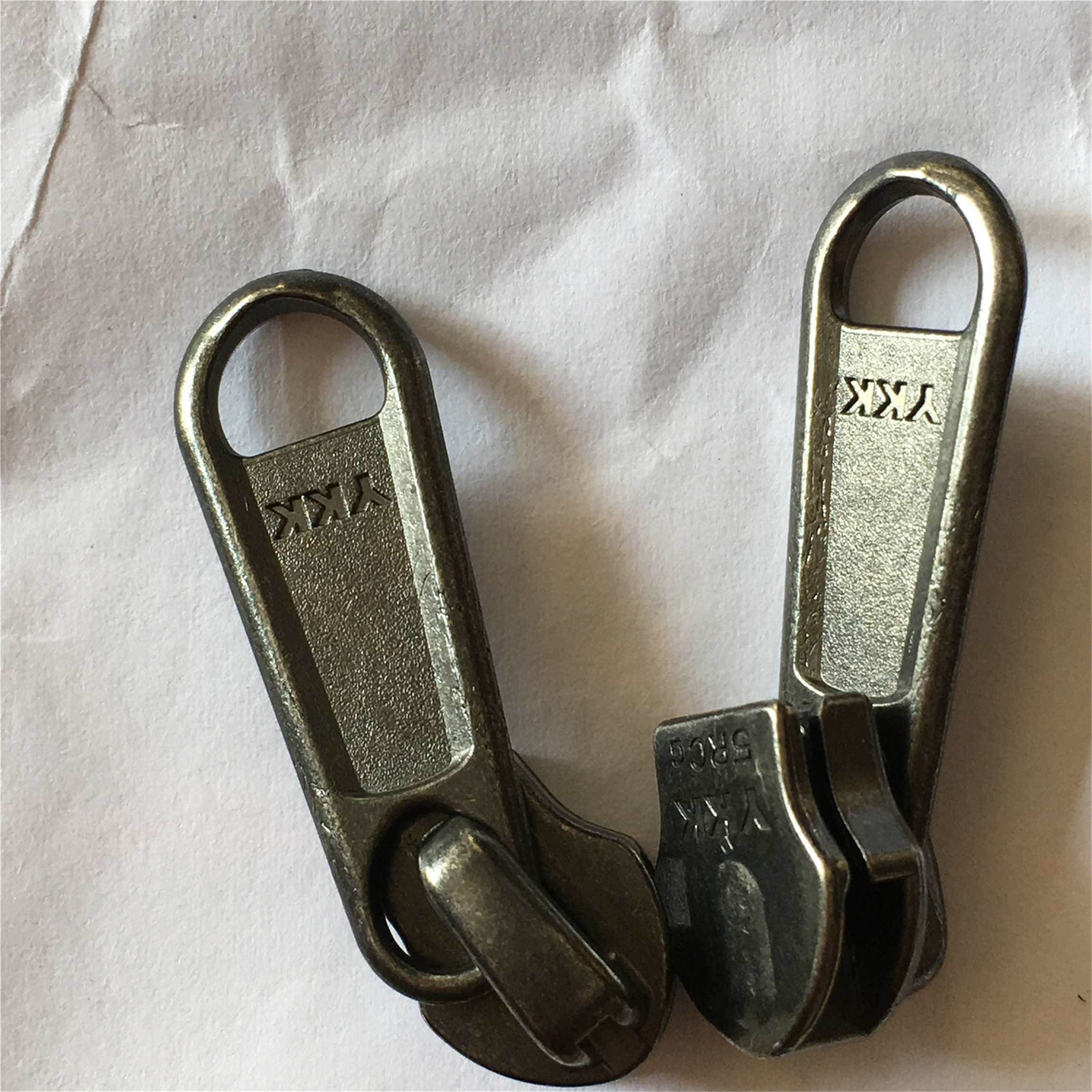 5号尼龙长牌拉头浅枪色