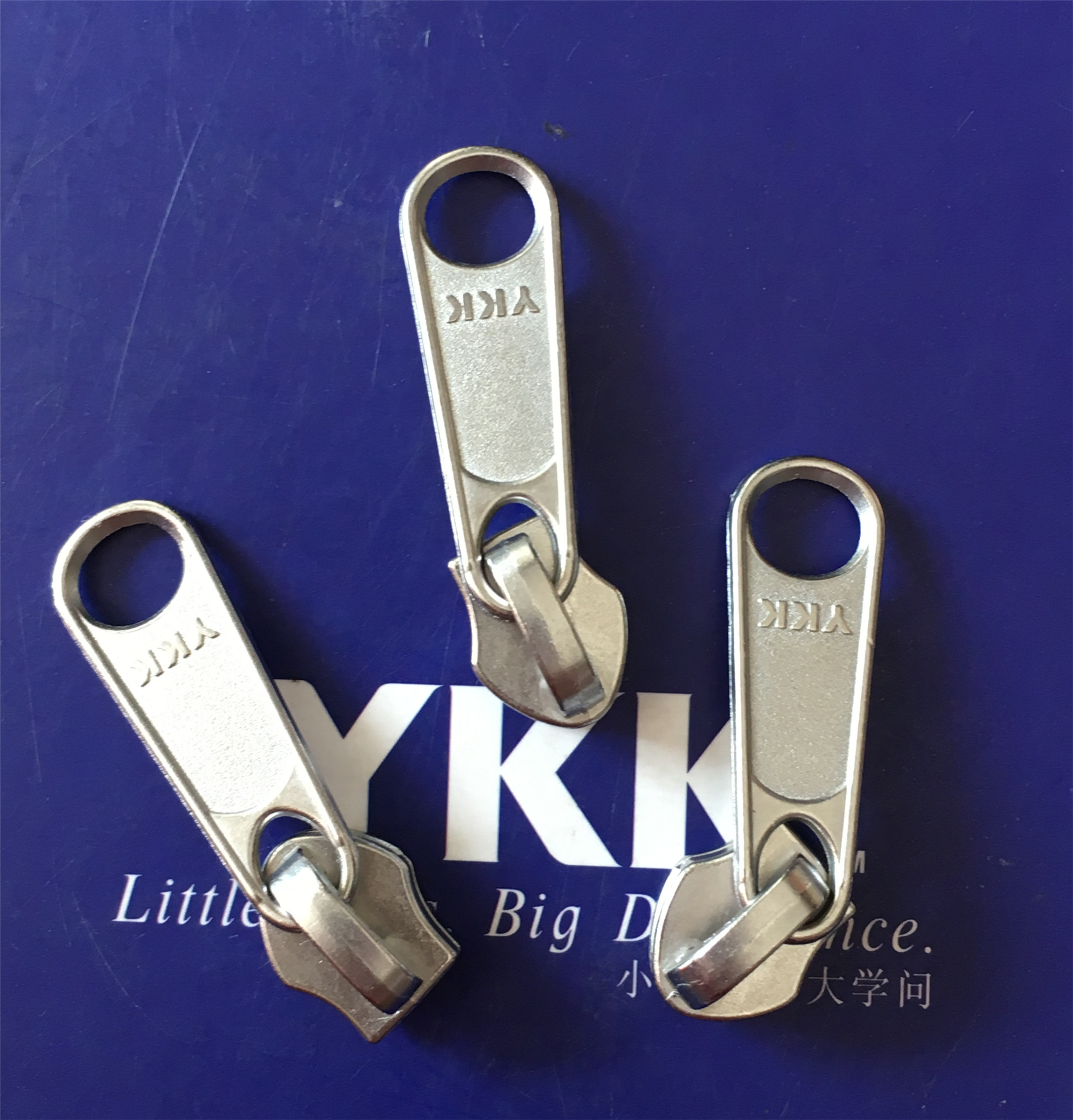 3号尼龙长牌拉头银色环保