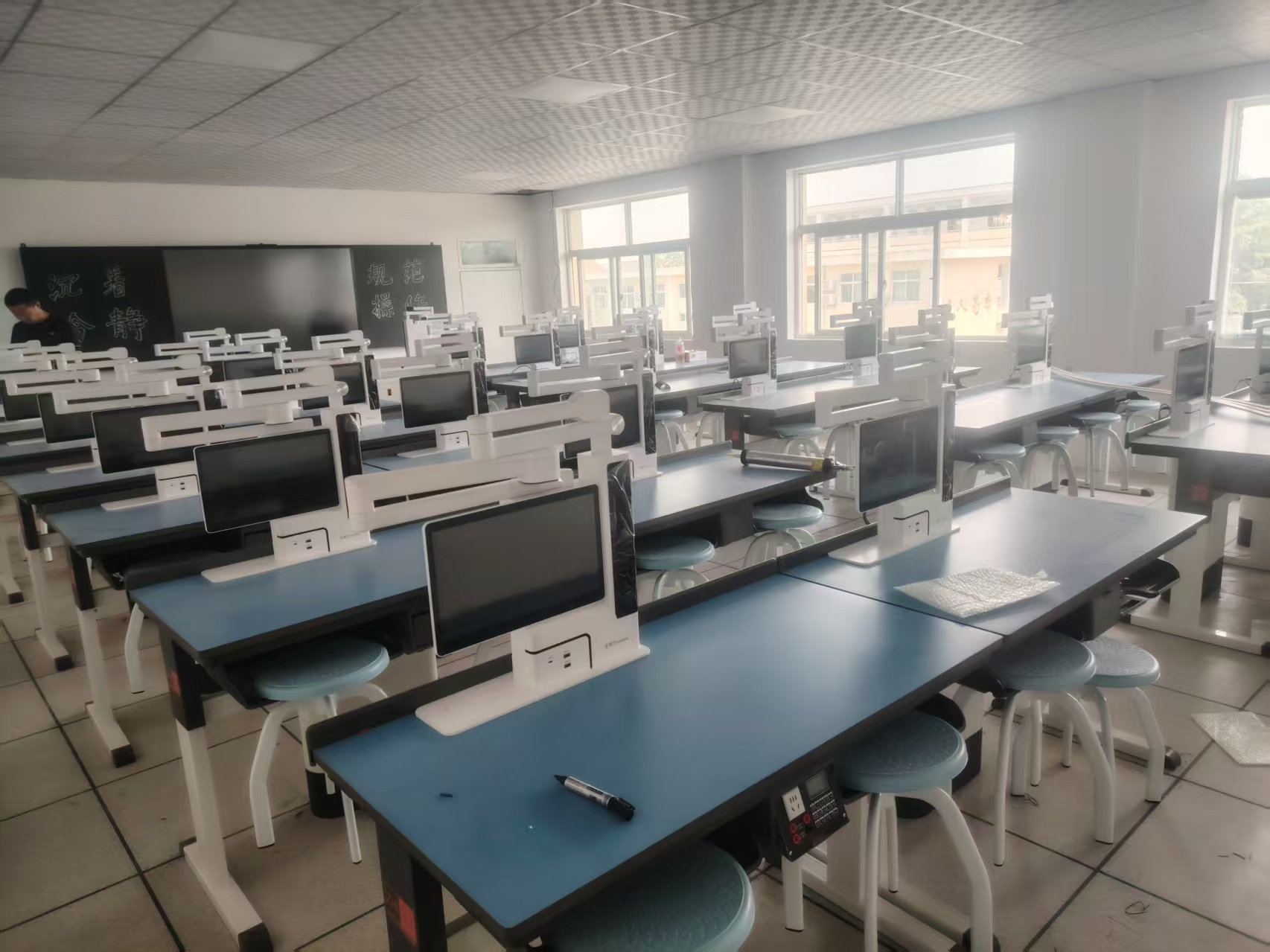 理化生考评实验室