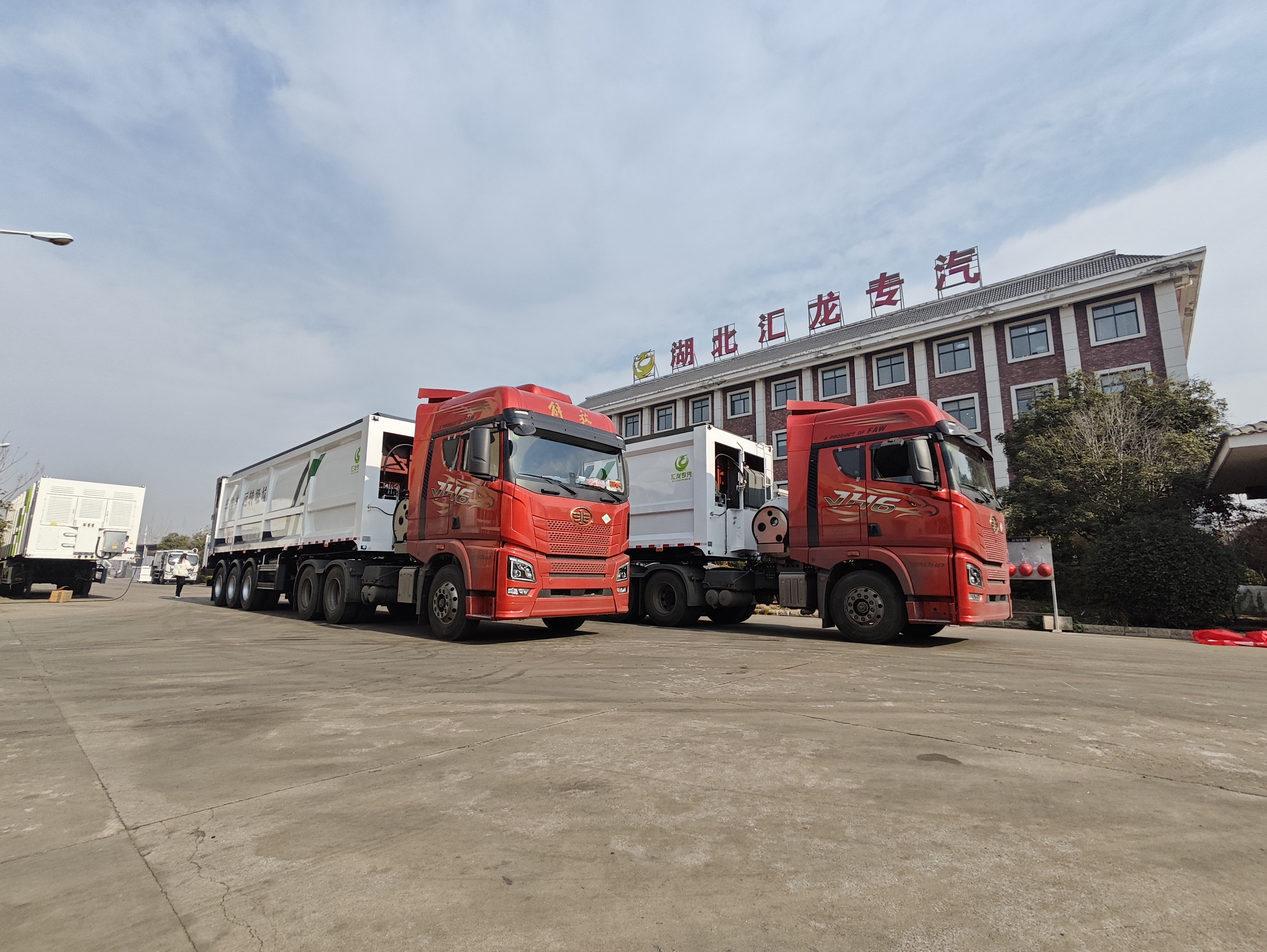 精准协同·高效压缩！“一种压缩半挂车的推板结构”获国家专利，湖北龙鑫汇再添技术硬核