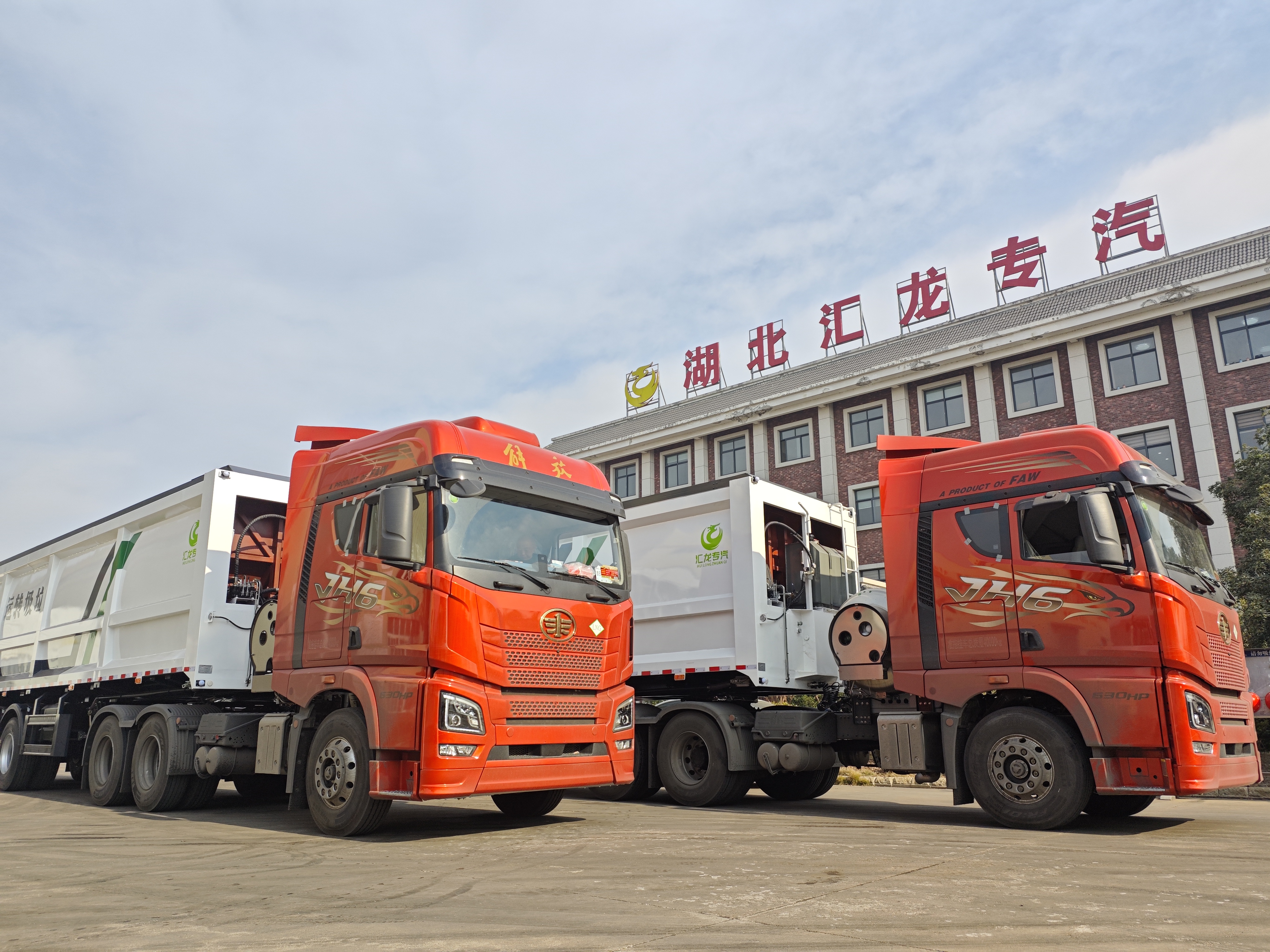 装卸货更灵活！湖北龙鑫汇双顶盖半挂车车厢获专利，适配多元作业场景