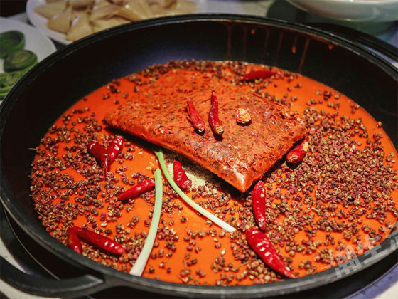 在制作牛油火锅底料时 有这两种类型，我们应该如何选择？