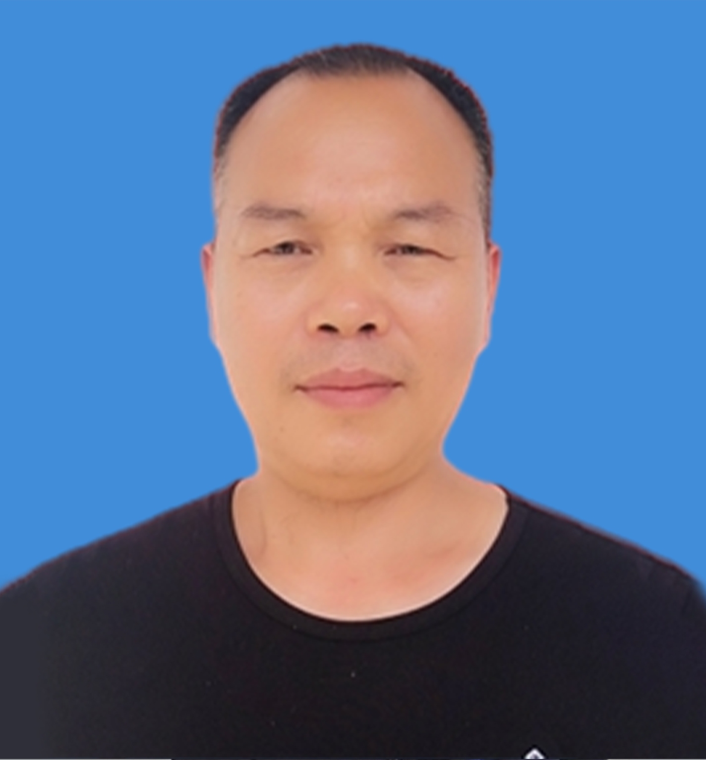 执行校长：龙思禄