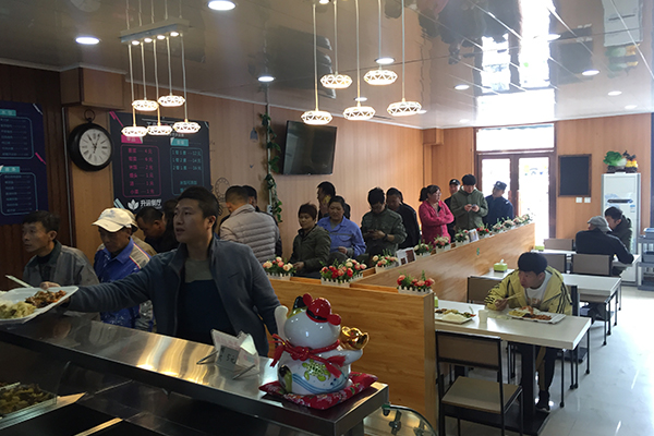 餐厅：手续齐全，菜肴可口，价格合理，环境整洁，聘等级厨师，配电视空调，提供免费Wifi，免费茶水。