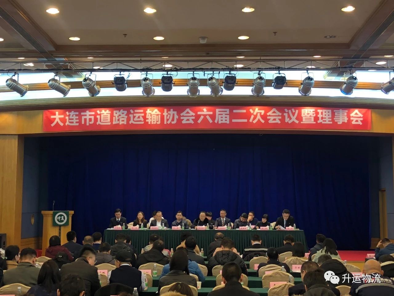 致敬最美劳动者