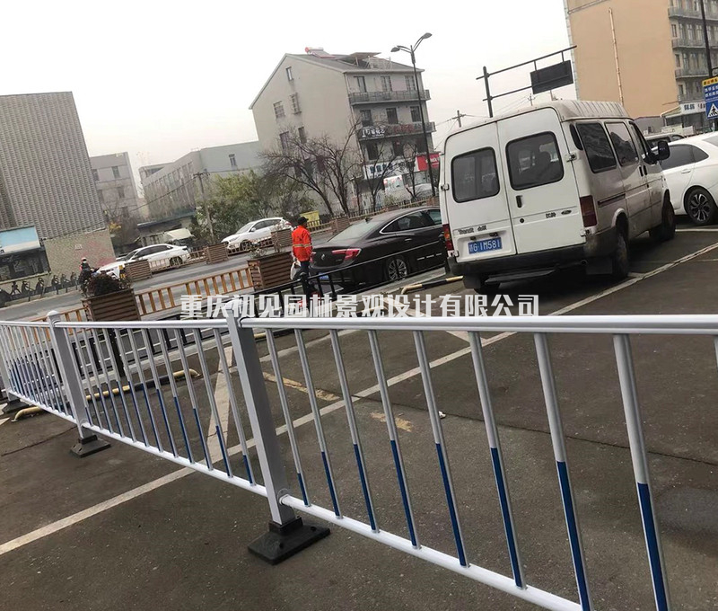 隔离栏杆
