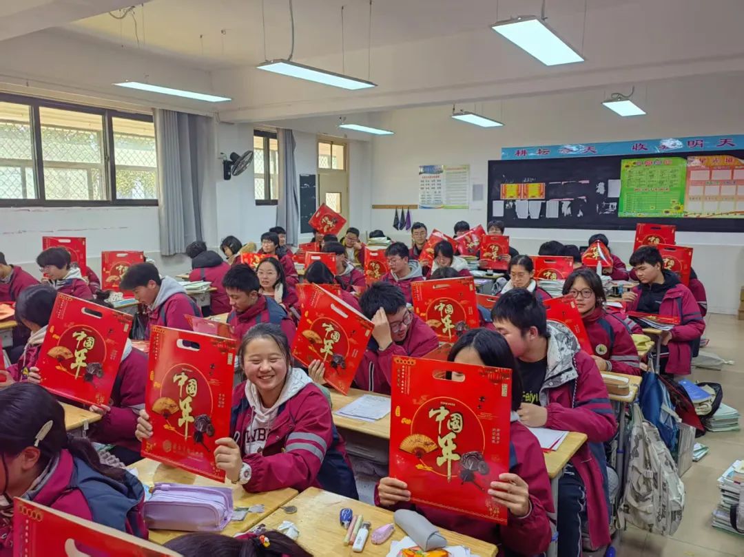 开开心心送福袋 热热闹闹过新年