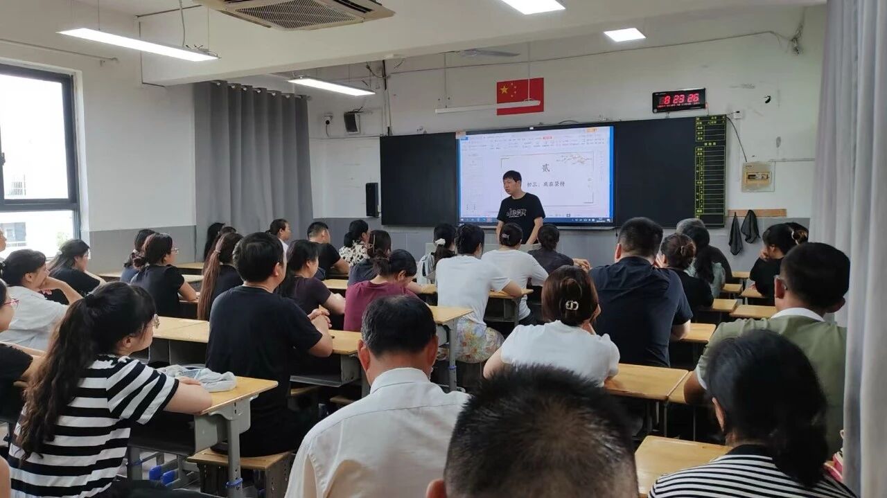 文通中学召开新学期“润心行动”专题家长会