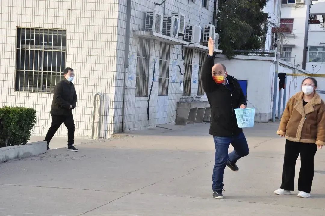 文通中学举办“庆元旦·迎新春”教职工趣味运动会