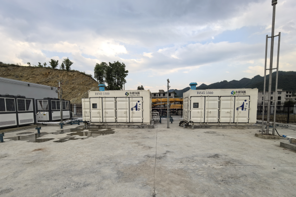 加氢站采用2套东德氢能隔膜压缩机