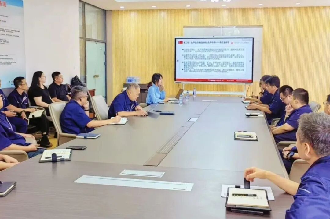 京师沈阳律所郭鸿飞律师应邀为中车永电铁路装备有限公司开展普法讲座