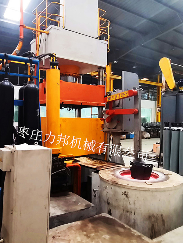 四柱液压机下缸不顶出故障分析与排查