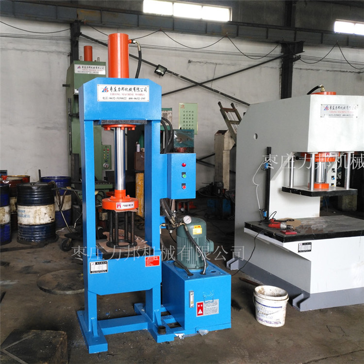 30吨手动龙门液压机