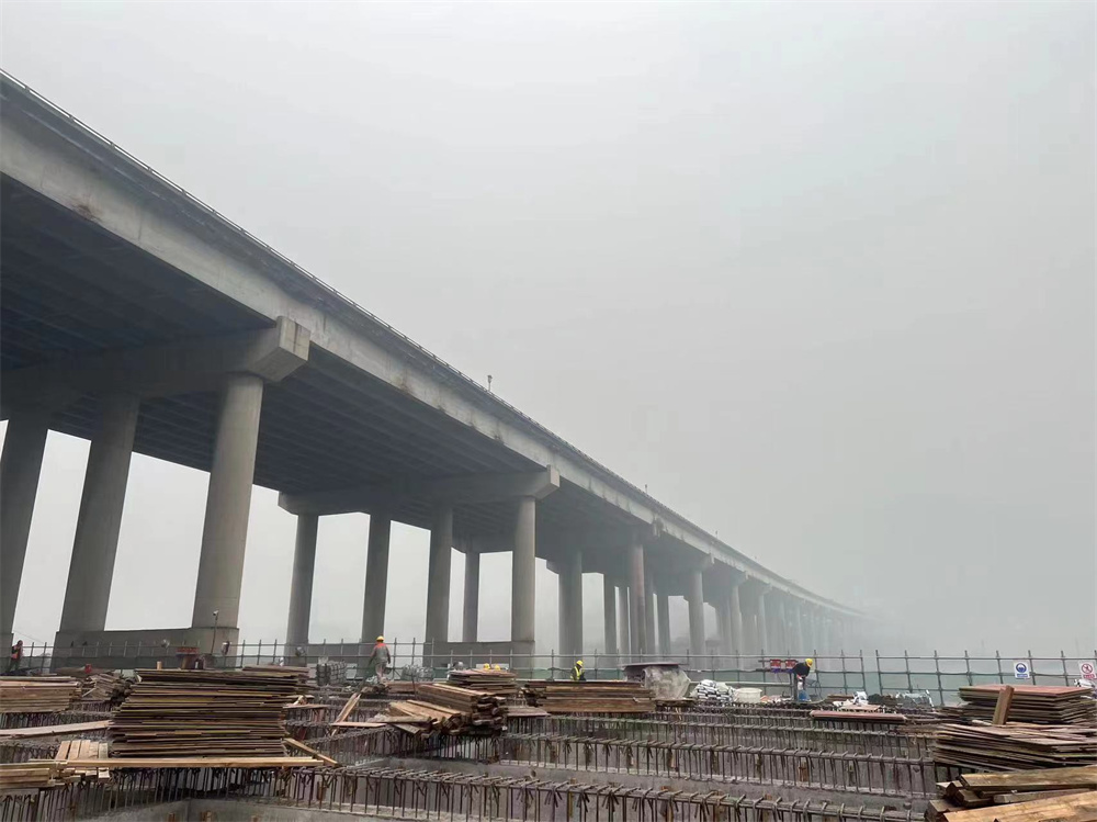 桥梁加固实拍