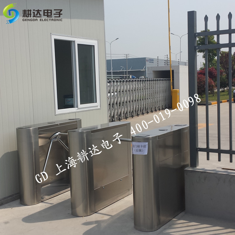 江苏仪征市汽车配件企业安装三辊闸