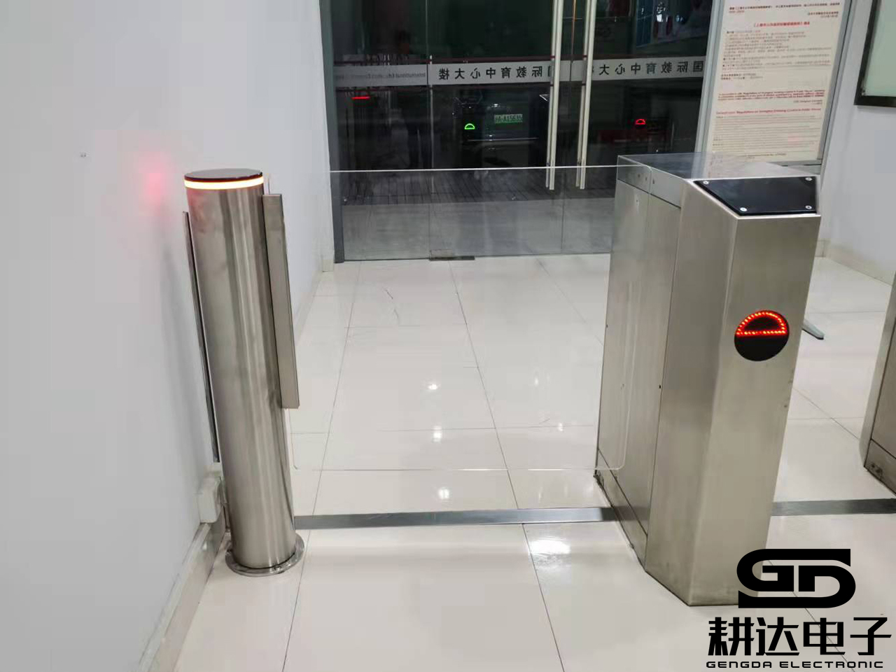 华东师范大学图书馆168圆柱速通门
