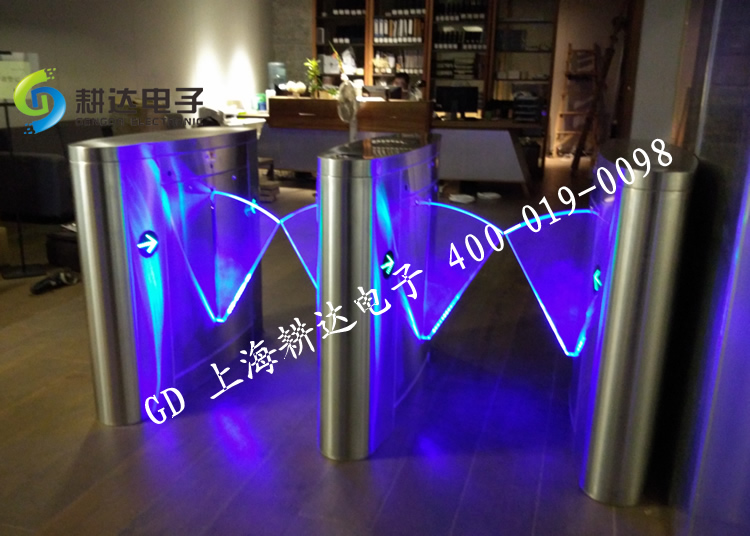杭州市江南布衣大楼安装多通道翼闸考勤系统。