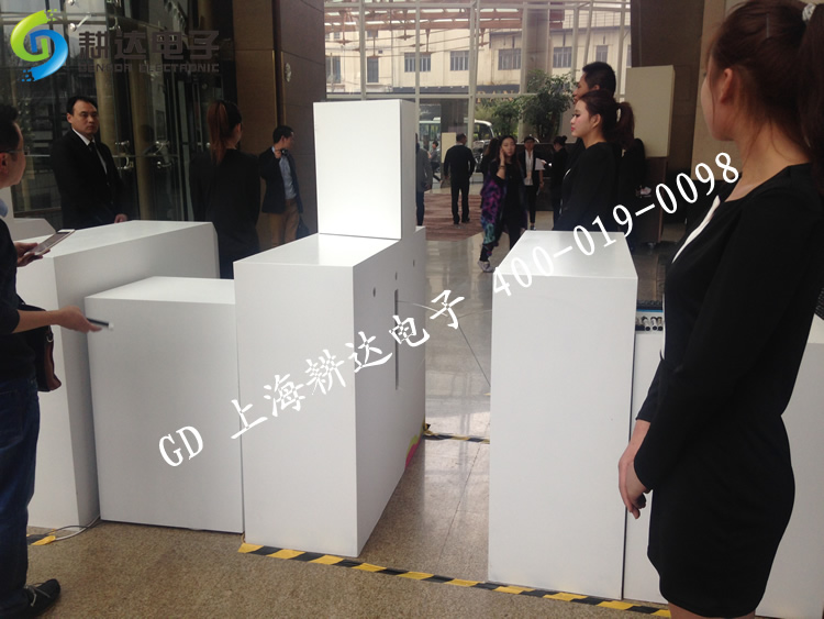 耕达翼闸 加上外包装，配上美女，开展会