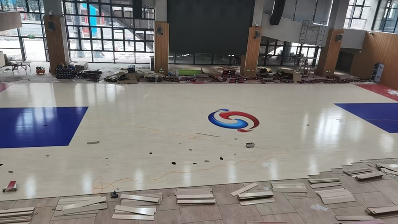 泸州老窖职工之家运动木地板施工中