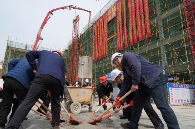 咸宁市香城学校教学楼改扩建项目  主体结构正式封顶