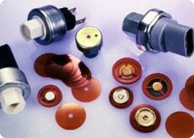 隔膜隔绝液体和电气联接或密封圈