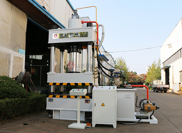 150吨三梁四柱液压机用途特点