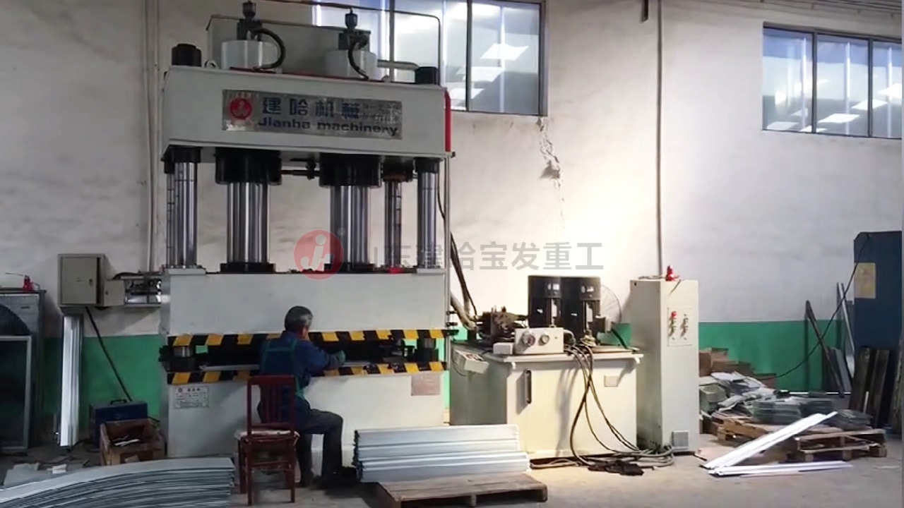 1000吨四柱冷风机液压机