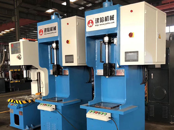 山东建哈宝发重工与您携手并进伺服液压机