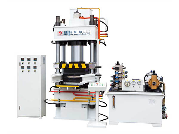 山东建哈宝发重工与您携手并进四柱液压机