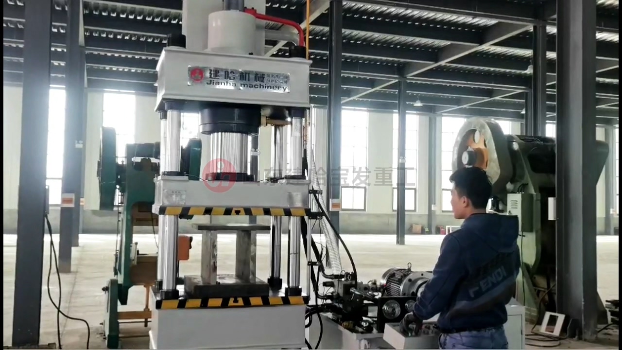 拉伸液压机试机