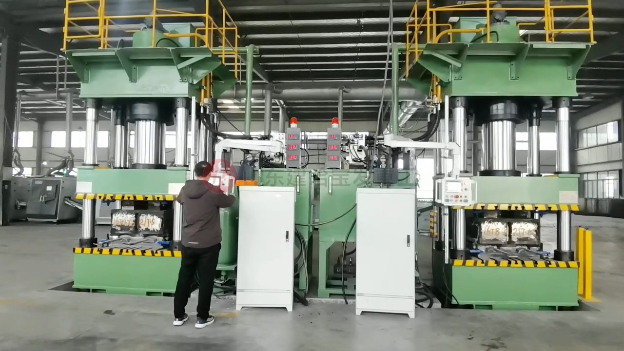 客户液压机试机