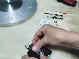 如何安装使用美国WWVB版电波钟机芯呢？