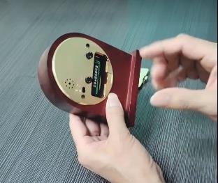 如何让石英实木闹钟使用寿命长闹时准确度高？