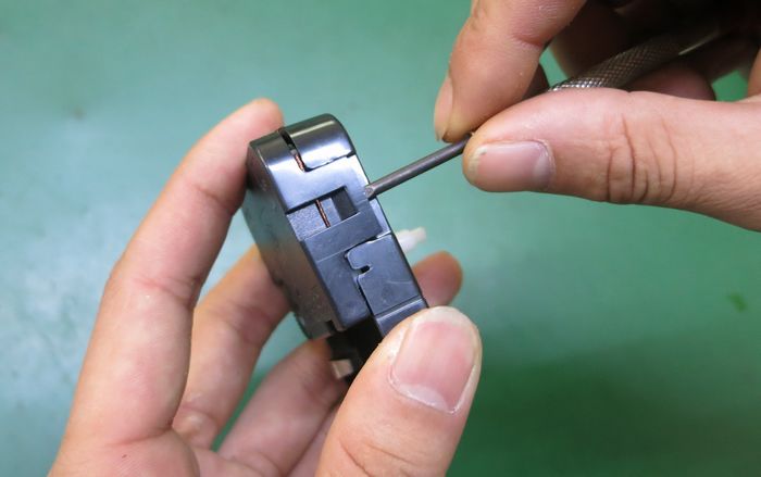 石英钟机芯拆卸