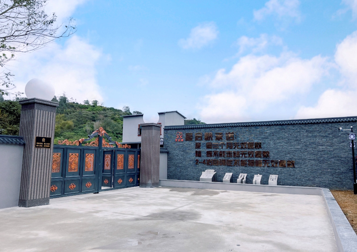 学校大门口 学校大门口