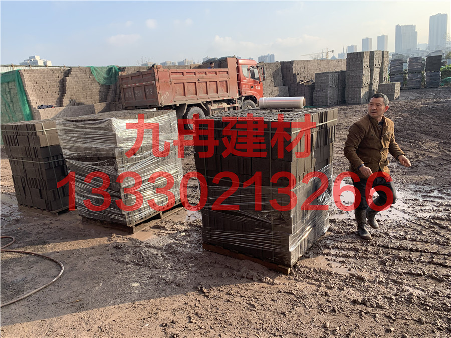 连锁砌块生产现场