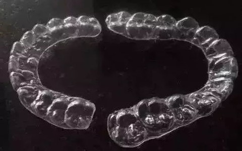 牙齿矫正完后，保持器要戴多久？