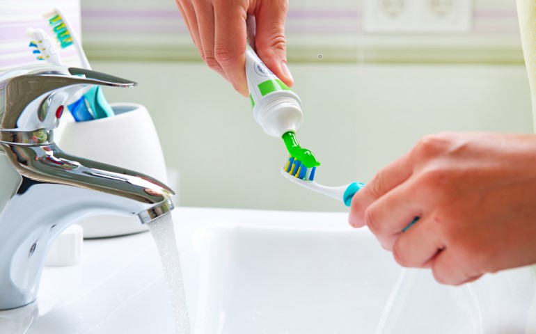 牙刷多久换一次才好？—义乌傅氏口腔