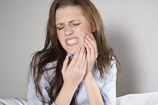 牙齿烂了一半,为何不能直接补牙? 牙齿烂了一半,为何不能直接补牙?