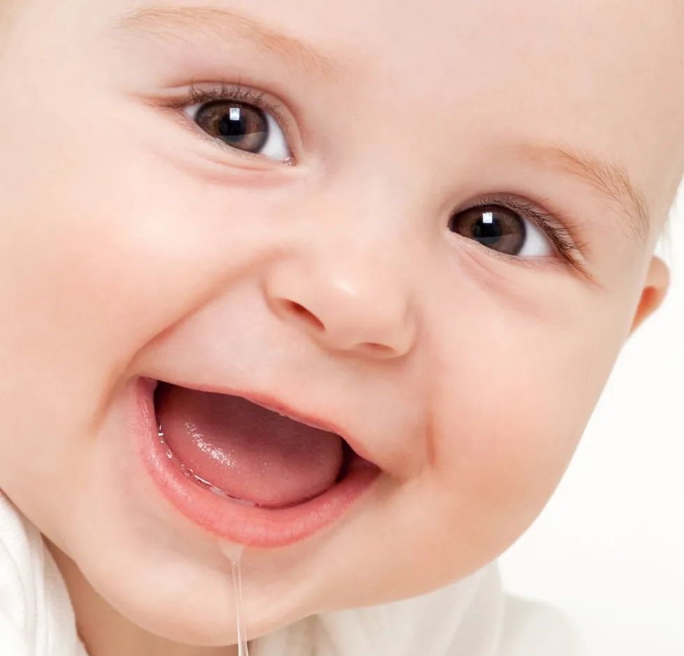 “门牙”迟萌是怎么回事？—义乌傅氏口腔