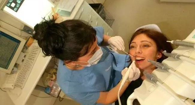 洗牙后牙齿酸软怎么回事？—义乌口腔护理