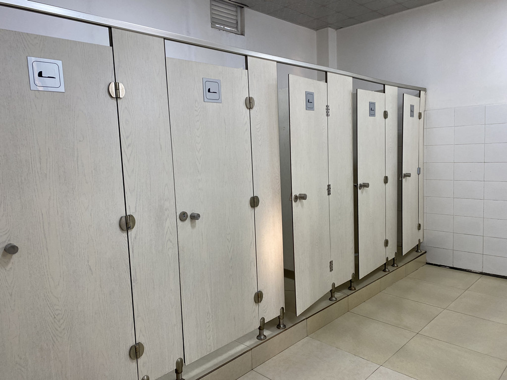 妇女儿童医院公共卫生间隔断