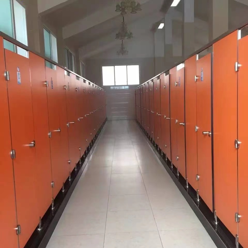 公共汽车站卫生间隔断