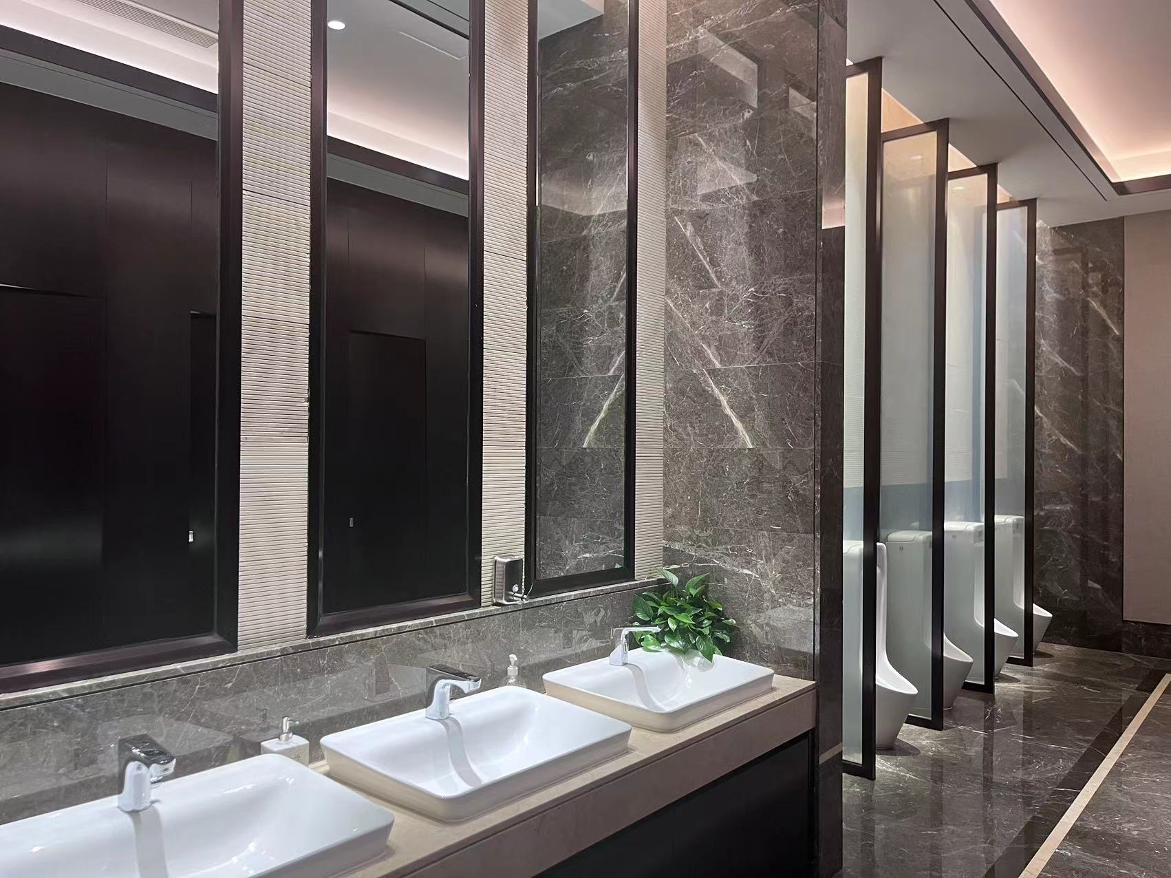 男士高端定制卫生间隔断