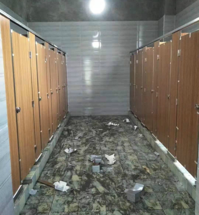 江油外国语学院卫生间隔断